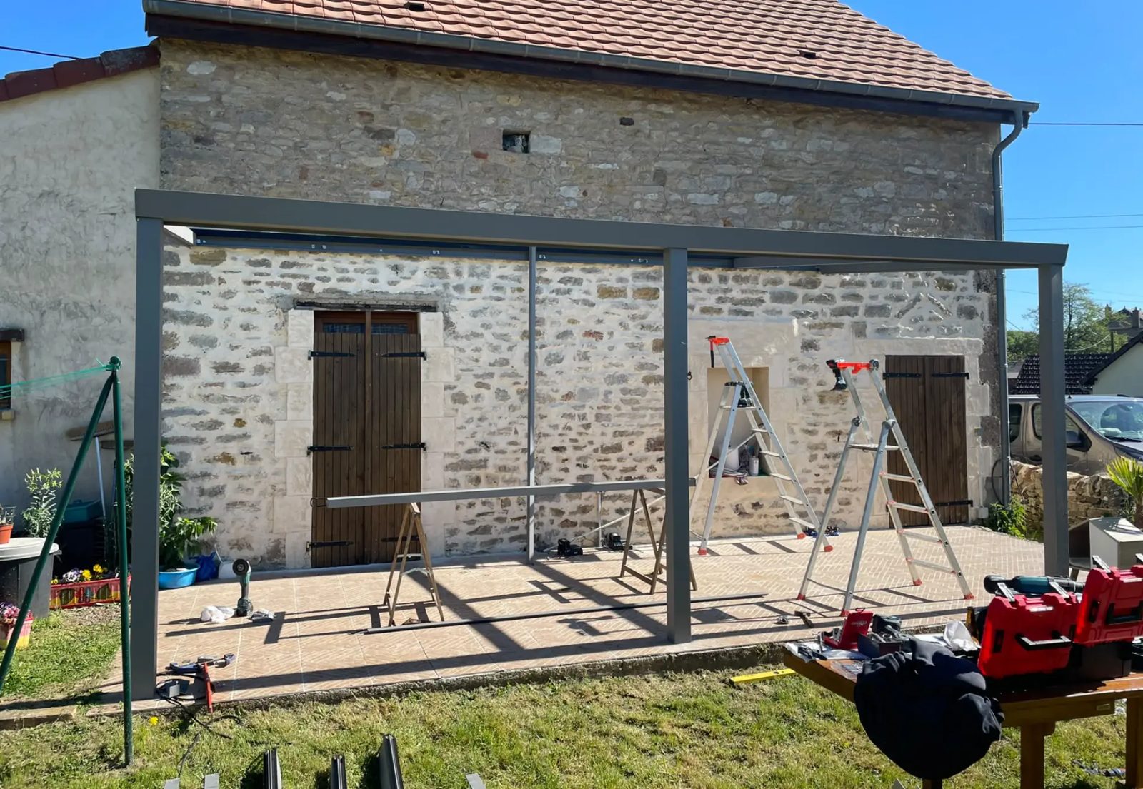 Pose d'une pergola à Rouy (1)