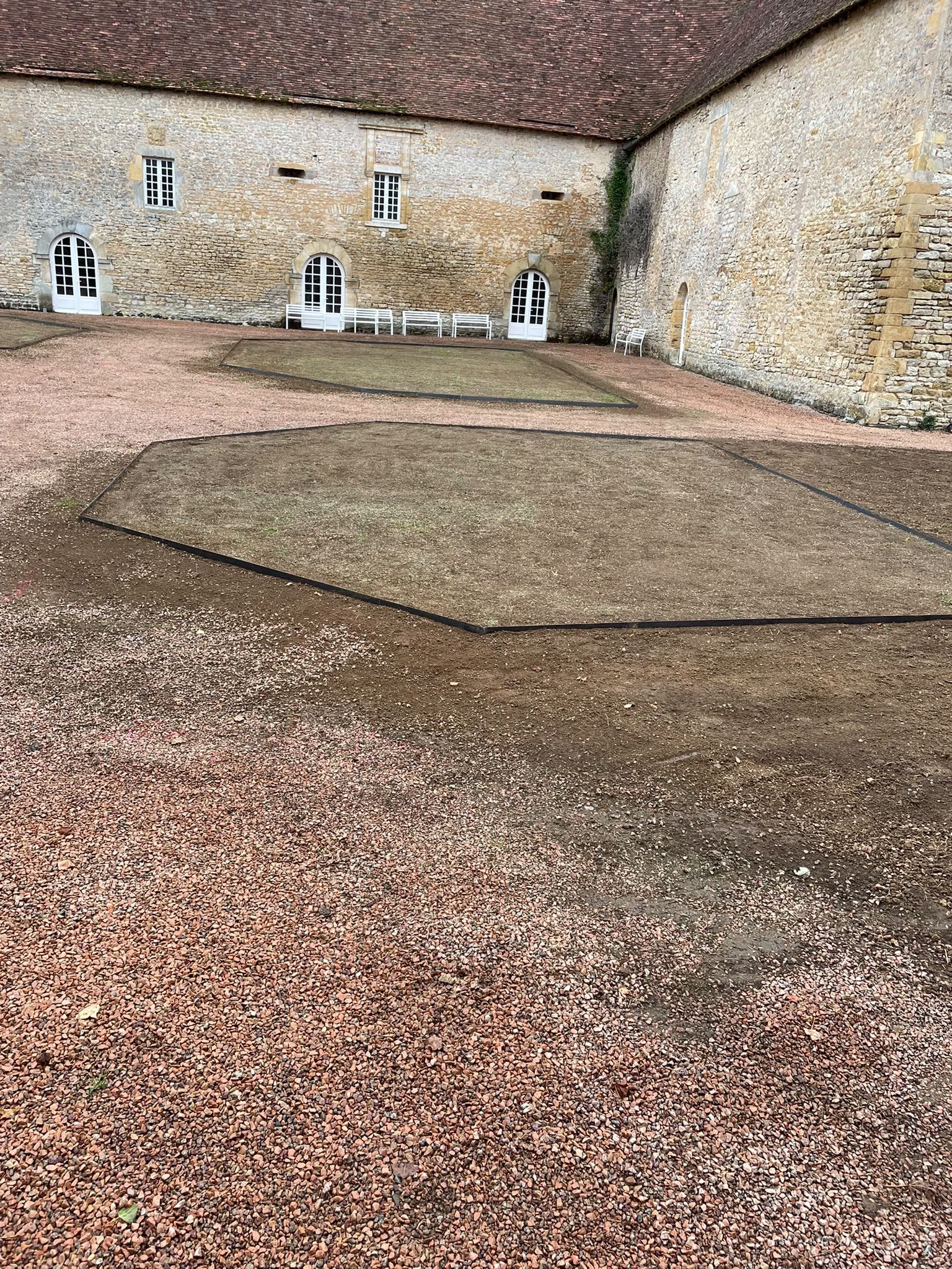 Bordure acier corten au château de Rouy (1)