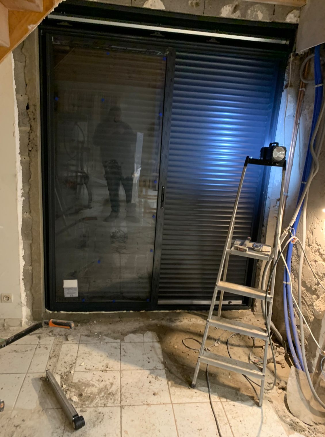 Pose d'une porte-fenêtre coulissante à Saxi-Bourdon (2)