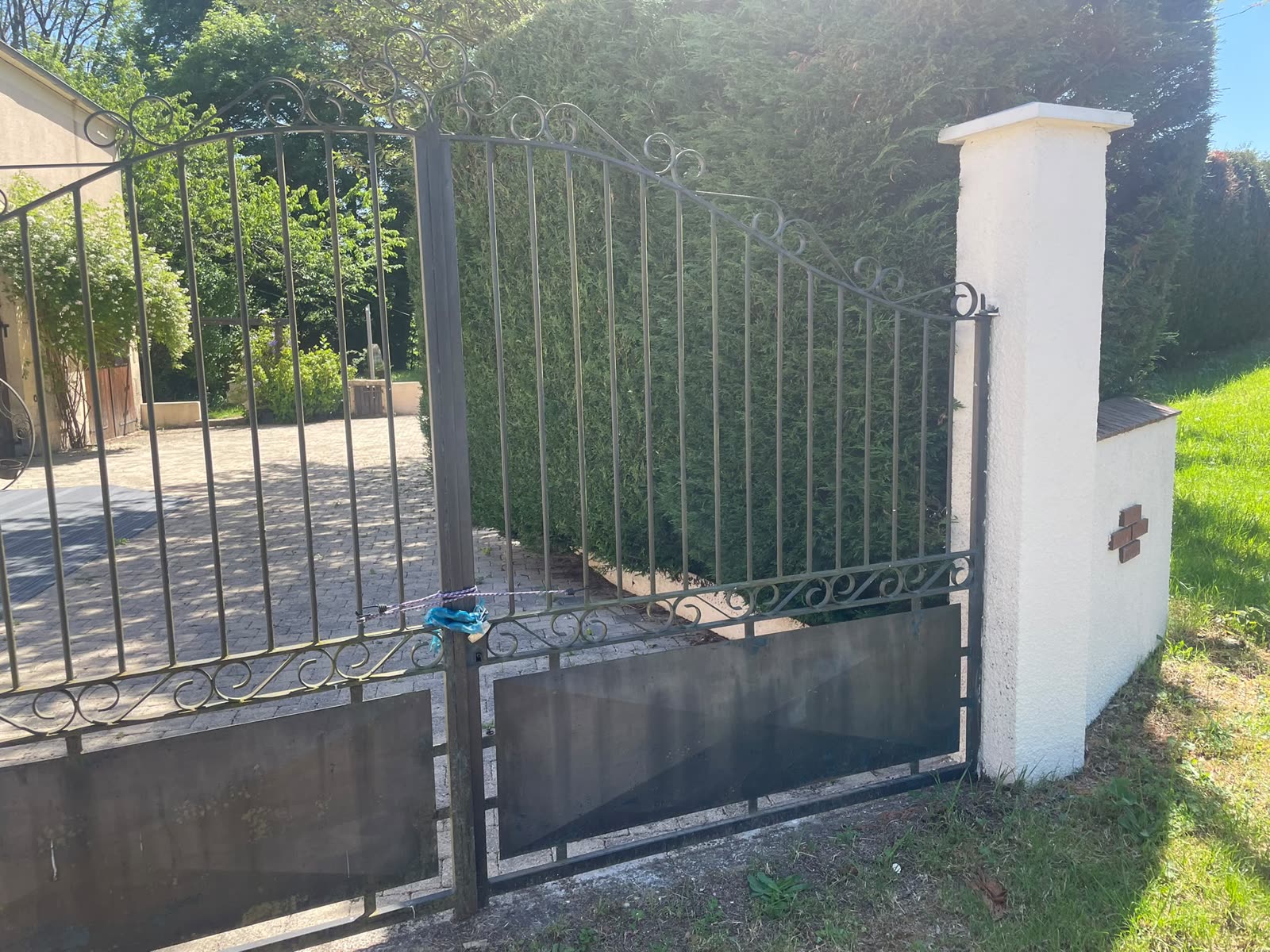 Festonnage de portail à Prémery (3)
