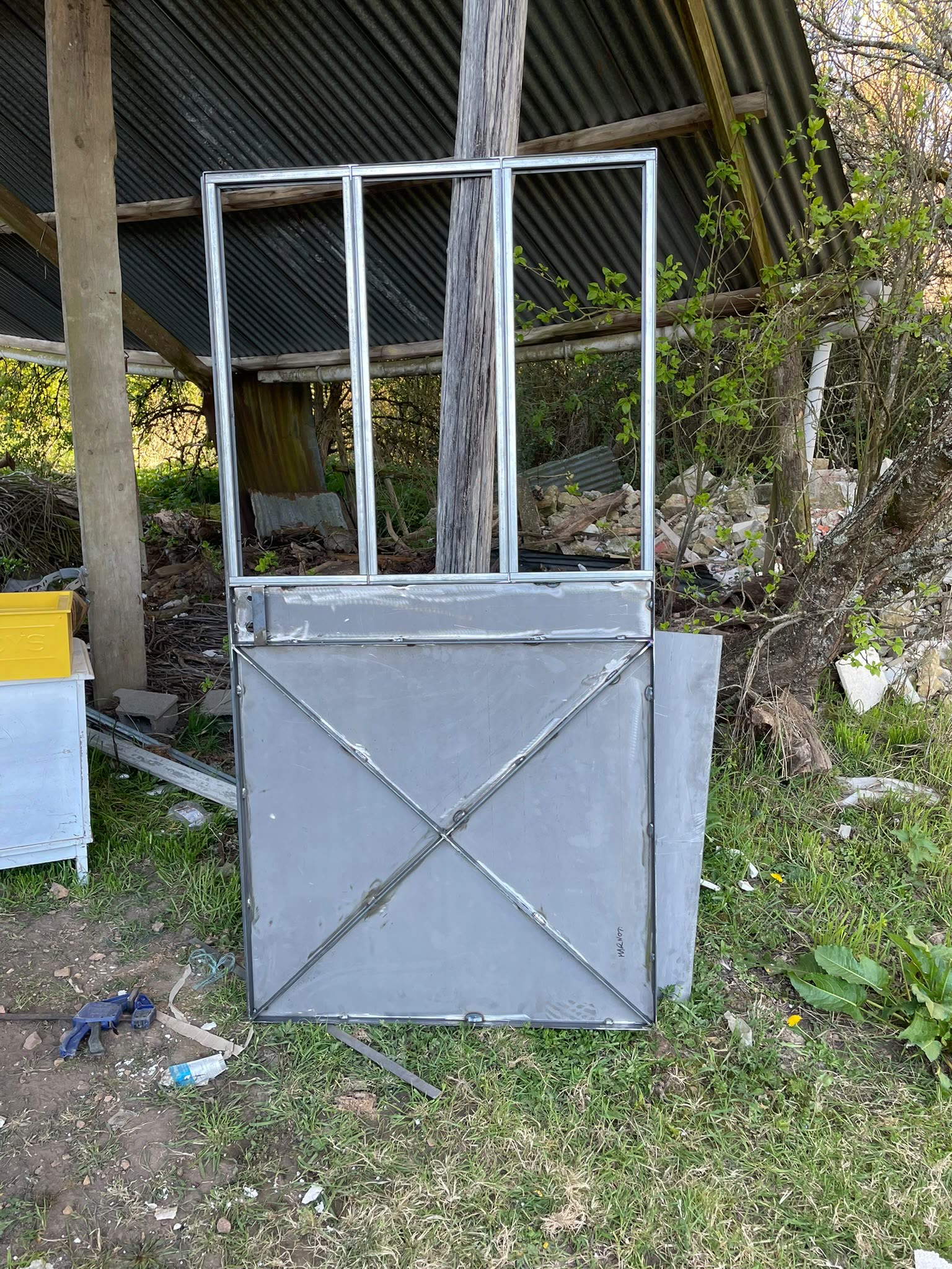 Porte acier vitrée sur verrière ancienne, Nièvre (2)