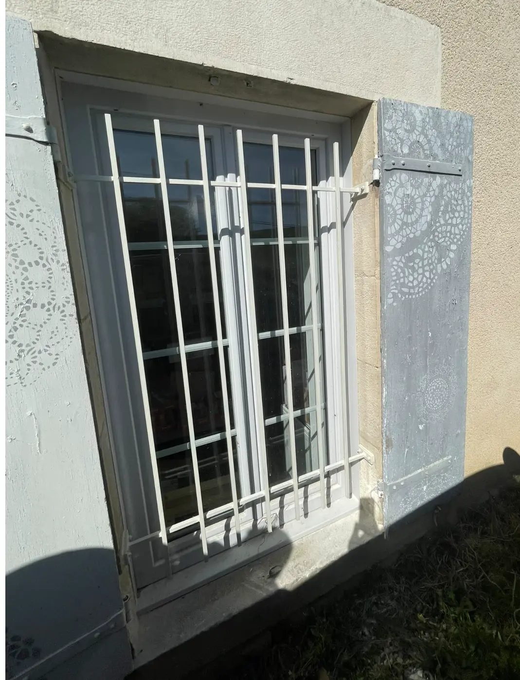 Grille de défense et main courante sur mesure pour la mairie de Monceau-le-Comte (1)