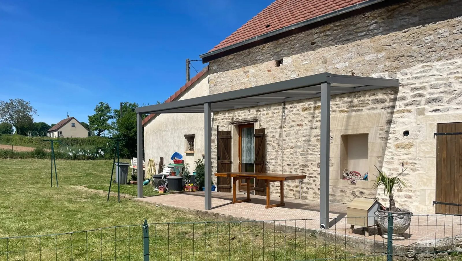 Pose d'une pergola à Rouy (2)