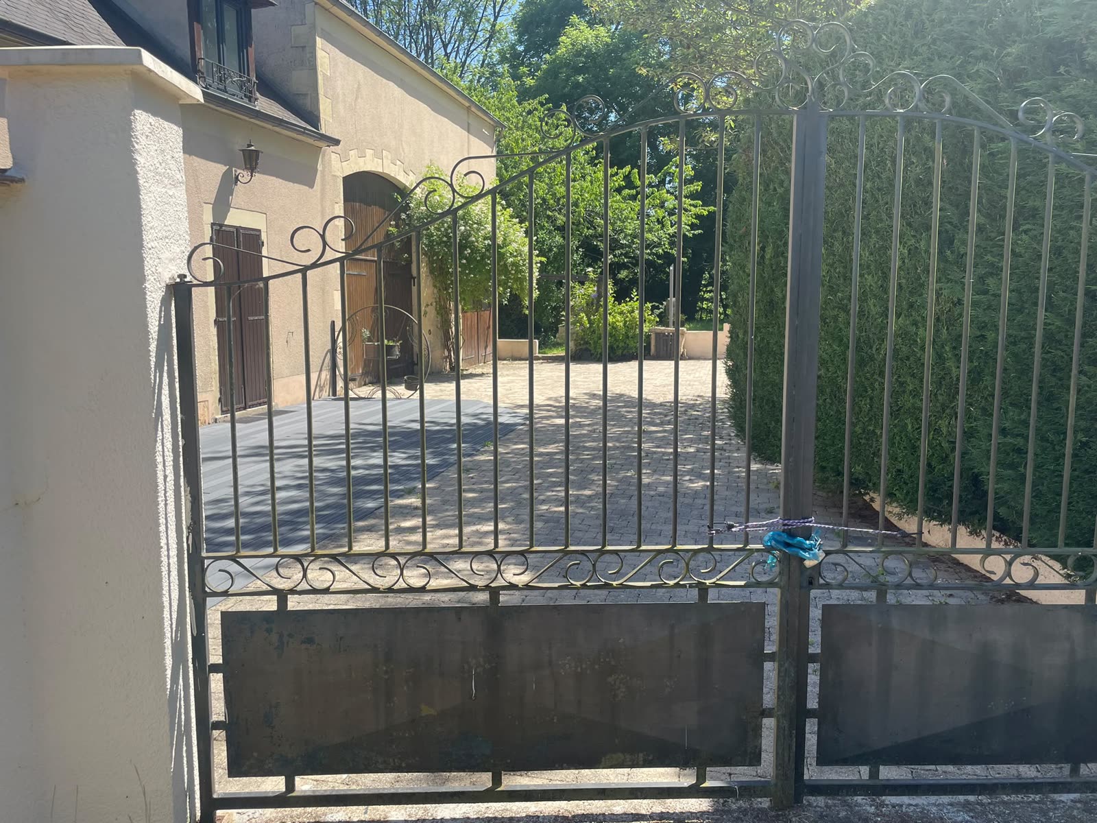 Festonnage de portail à Prémery (2)